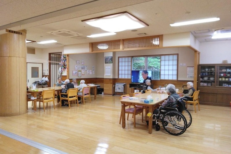 ゆったりくつろげる談話室（食堂）